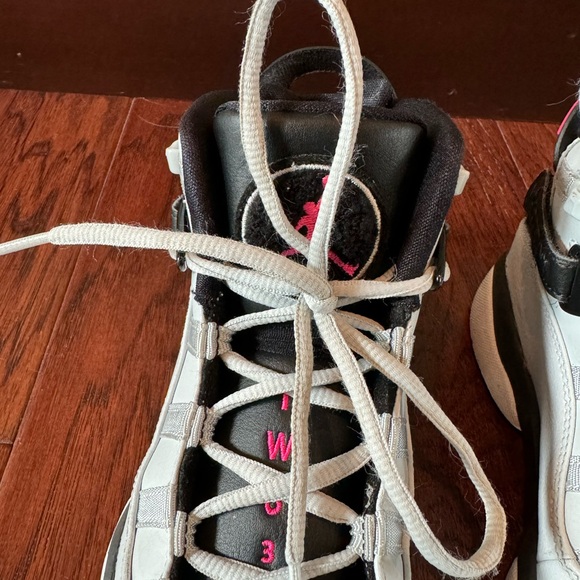 Girls Jordan Basketball Shoes - Picture 3 of 16